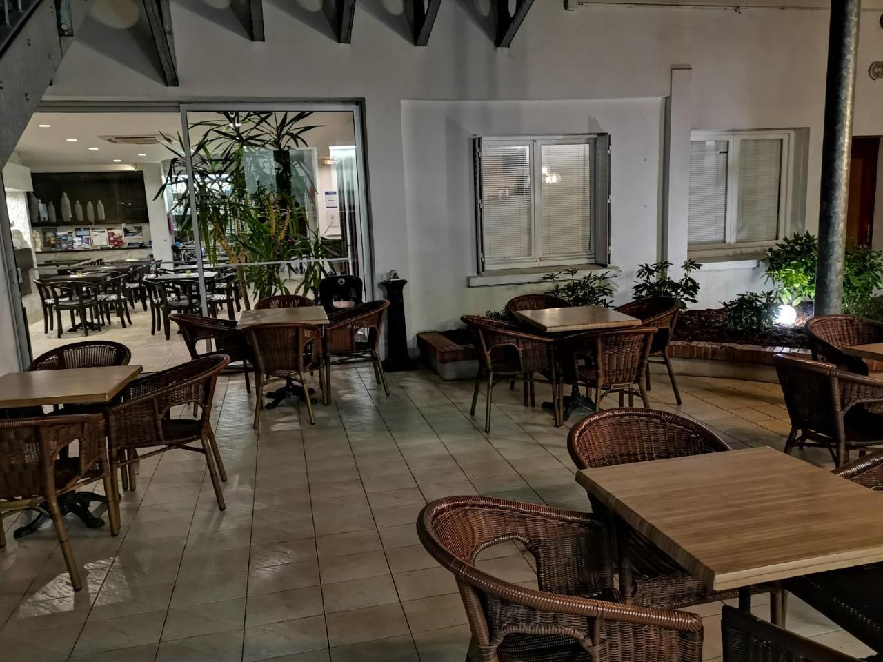 Adonis Lourdes - Notre Dame De La Sarte Hotel Ngoại thất bức ảnh